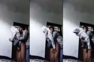 Bokep Lama Pasangan SMA Ngewe Di Kamar Takut Ketahuan Hot