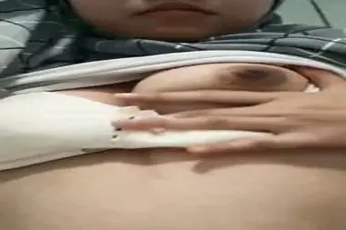 Ilyani Jilbab Kemeja Kotak Kotak Pamer Toket