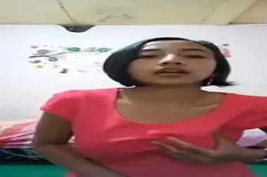 Siaran Privat Gadis Berbaju Pink Di Kamar