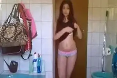 Siaran Privat Streamer Jelita Di Kamar